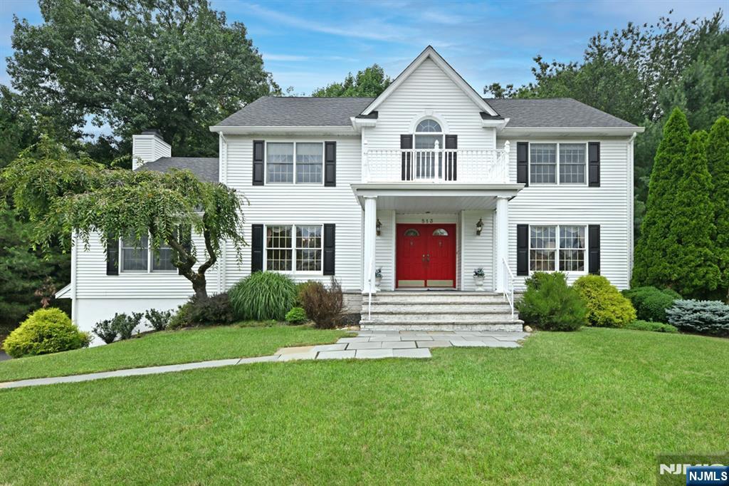 513 Lydia Lane