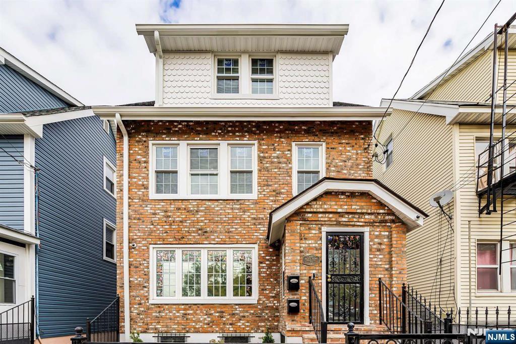 641 Nye Avenue