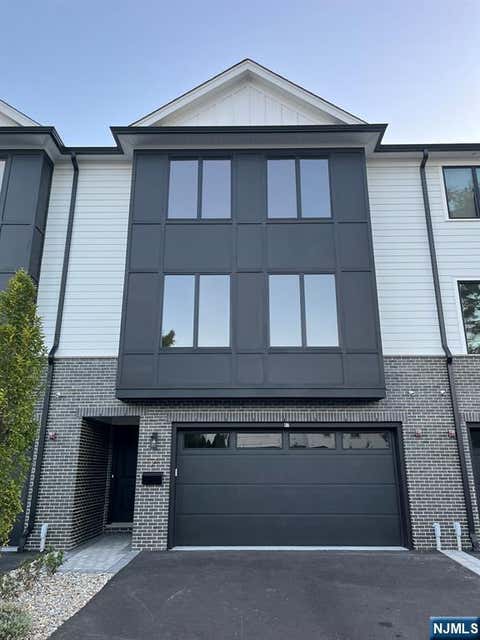 Photo of 7 Skye #7, Paramus, NJ 07652 (MLS # 26013775)