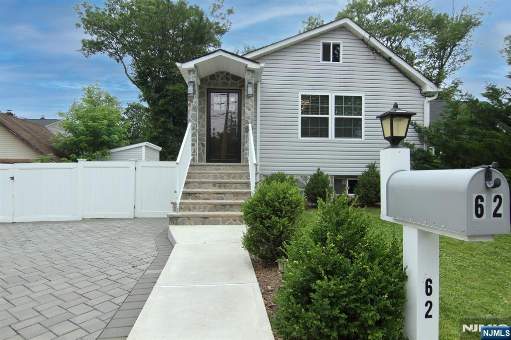 Property for Sale at 62 Rivervale Road, Park Ridge, New Jersey - Bedrooms: 3 
Bathrooms: 3 
Rooms: 7  - $699,000