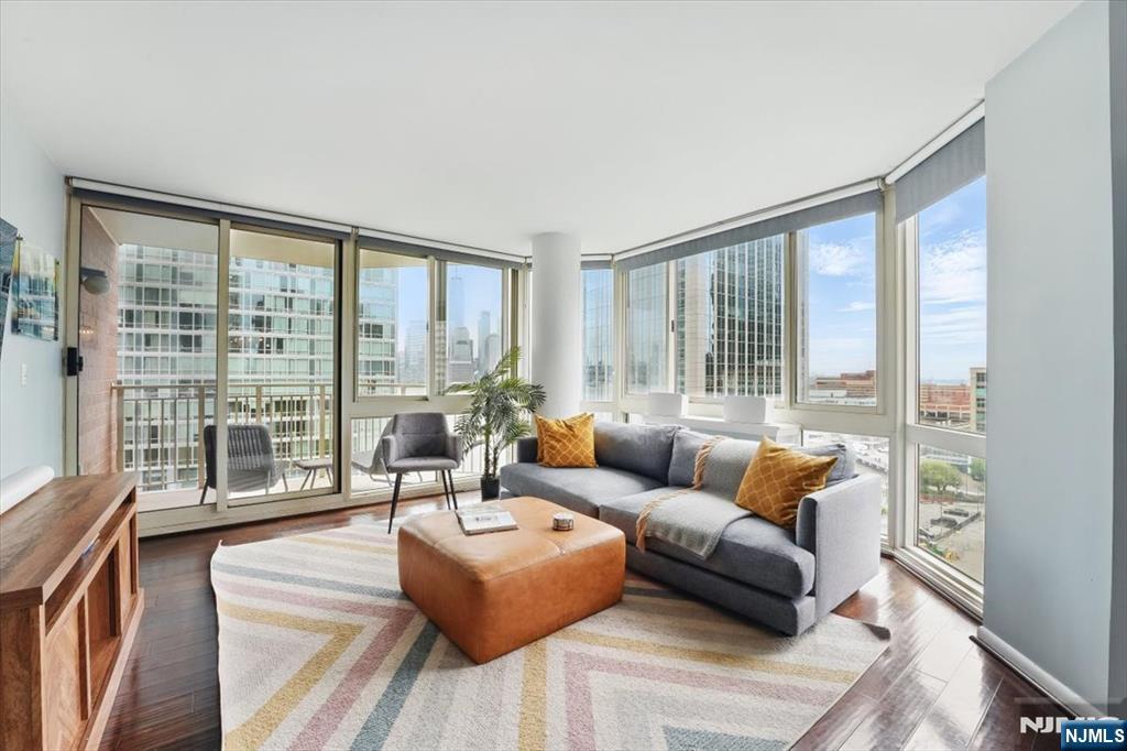 20 2nd Street 1209, Jersey City, New Jersey - 3 Bedrooms  
2 Bathrooms - 