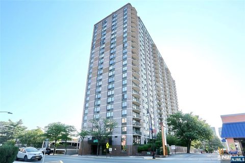 Photo of 770 Anderson Avenue #5F, Cliffside Park, NJ 07010 (MLS # 26023959)