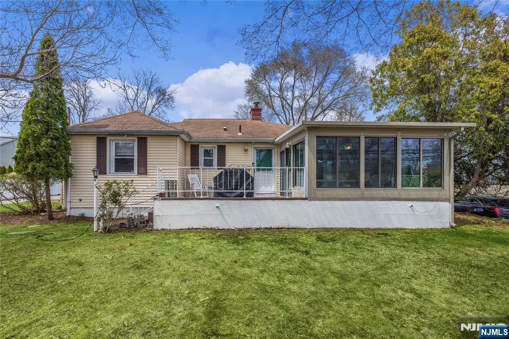 427 Tappan Rd, Northvale, New Jersey - 3 Bedrooms  
2 Bathrooms  
7 Rooms - 