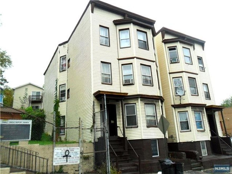 Great investment opportunity, fully renovated 3 units with 3 bedrooms in each floor. Separate utilities. perfect for an owner-occupied or for an investor, Close to transportation and shopping center.
