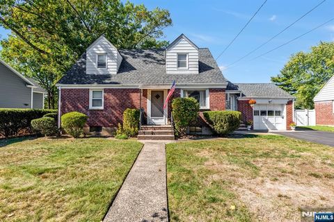 552 Ryeside Avenue New Milford NJ 07646