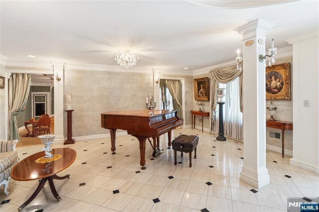 Photo of 12 E Saddle River Road, Saddle River, NJ 07458 (MLS # 26002962)