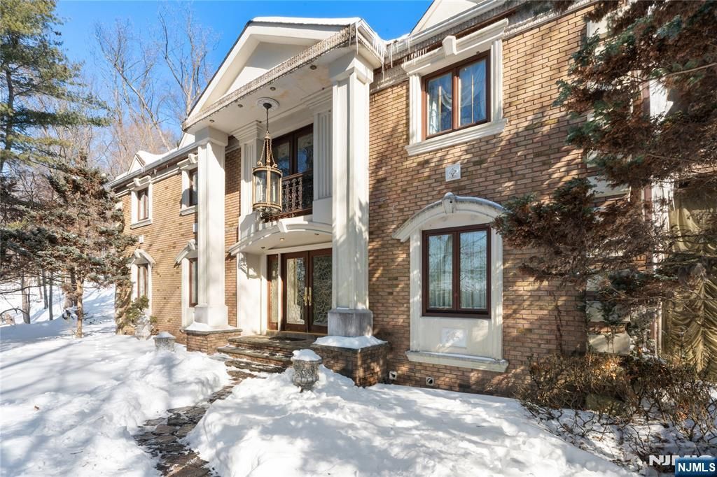 Photo of 12 E Saddle River Road, Saddle River, NJ 07458 (MLS # 26002962)