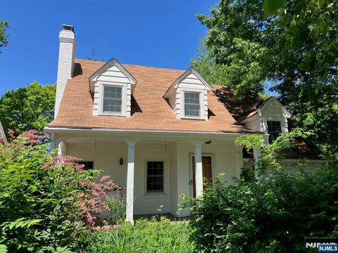 898 Helen Street Teaneck NJ 07666