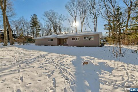 Photo of 16 Cypress Peak Ln, Montvale, NJ 07645 (MLS # 26003114)