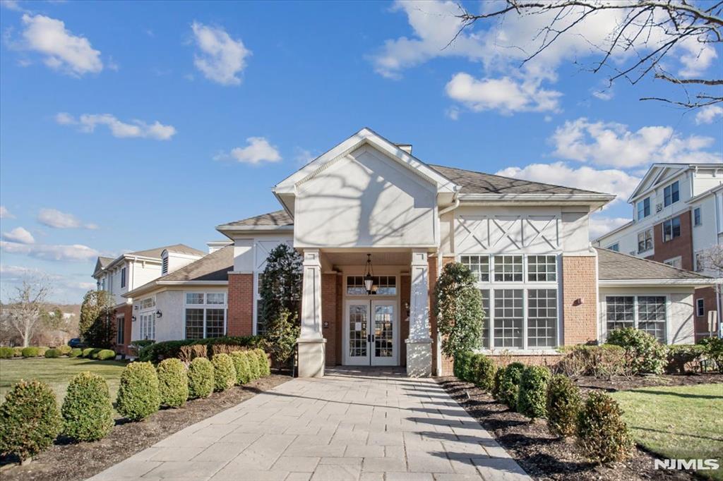 1101 The Plaza 1101, Tenafly, New Jersey - 2 Bedrooms  
2 Bathrooms  
4 Rooms - 