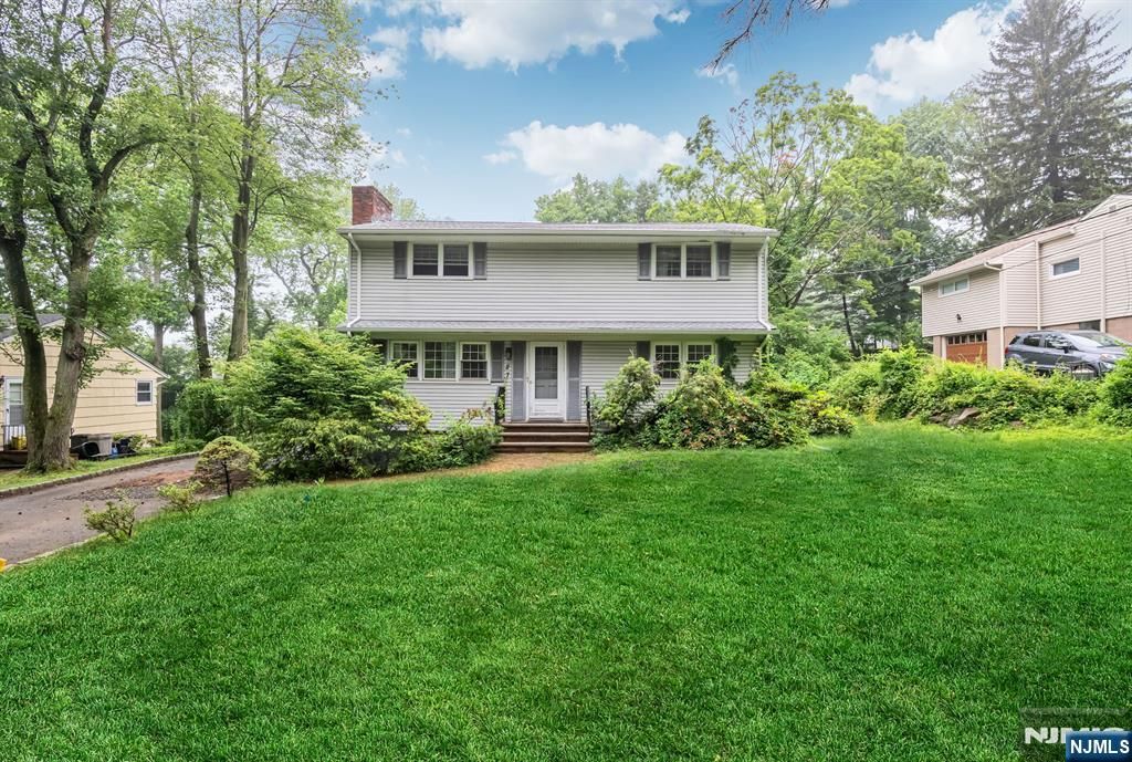 Photo of 27 Alpine Drive, Alpine, NJ 07620 (MLS # 25020125)