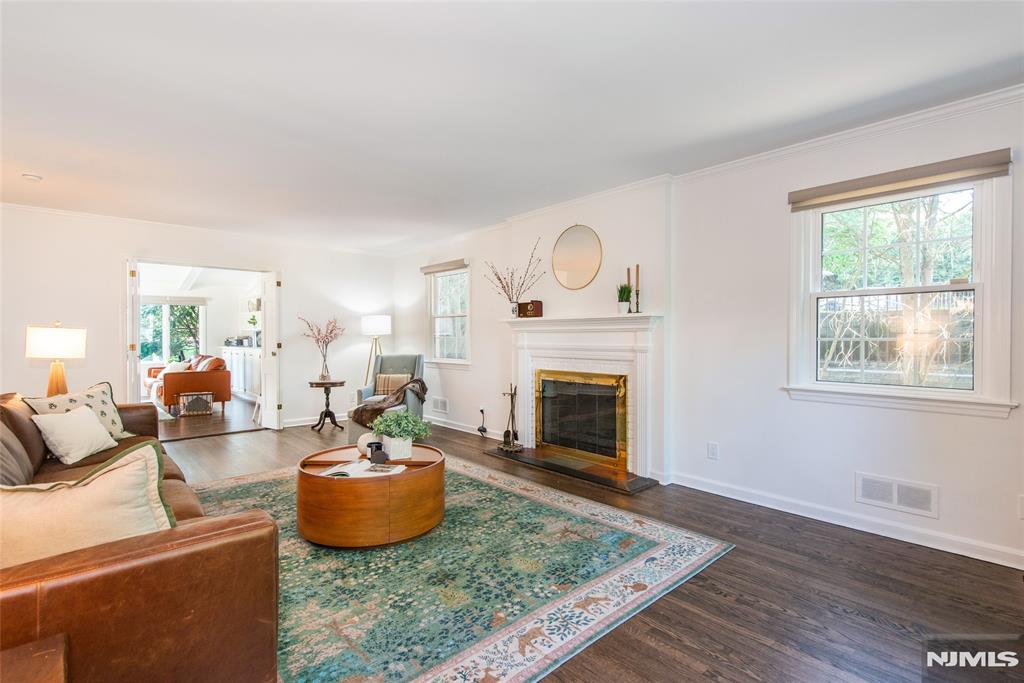 122 Crest Road