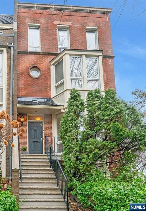 110 Kensington Drive Fort Lee NJ 07024