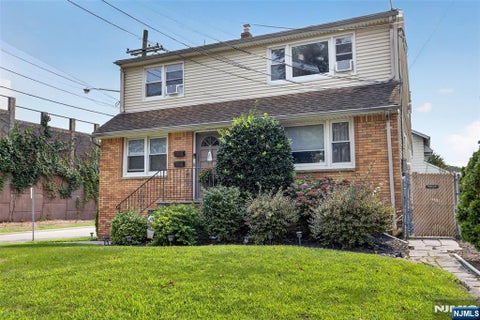 Photo of 2 Riverside AVE #2, Lyndhurst, NJ 07071 (MLS # 26031218)