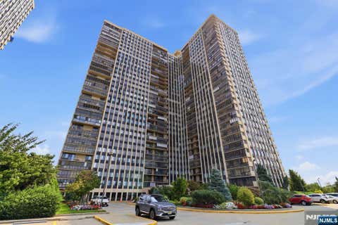 Photo of 200 Winston DR #720, Cliffside Park, NJ 07010 (MLS # 26030497)