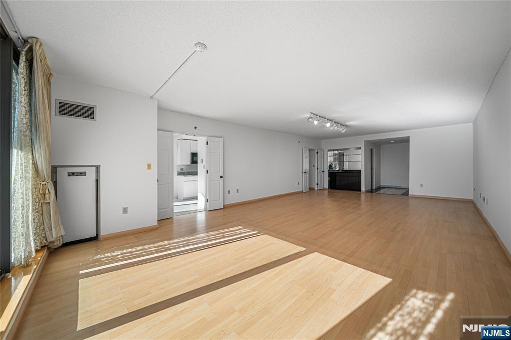 900 Palisade Avenue 5A