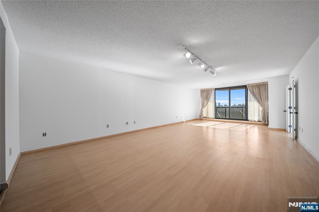 900 Palisade Avenue 5A