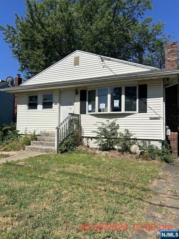 Main image without alt text