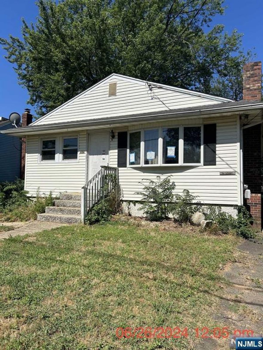 Perfect home for any investor or DIY'er Come take a look at your next opportunity. Close to schools and major highways. This 3 bedroom home is in need of restoration to bring back it old shore charm.
