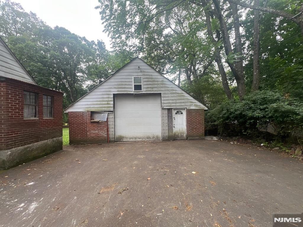 37 Roth Avenue
