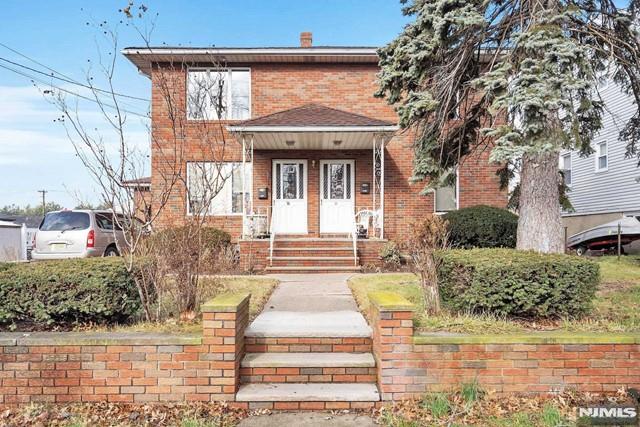 71 Kipp Ave, Elmwood Park, New Jersey - 3 Bedrooms  
2 Bathrooms  
6 Rooms - 