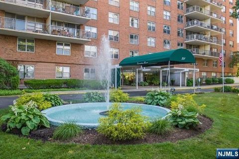 Photo of 301 Beech St #OF7, Hackensack, NJ 07601 (MLS # 25044229)