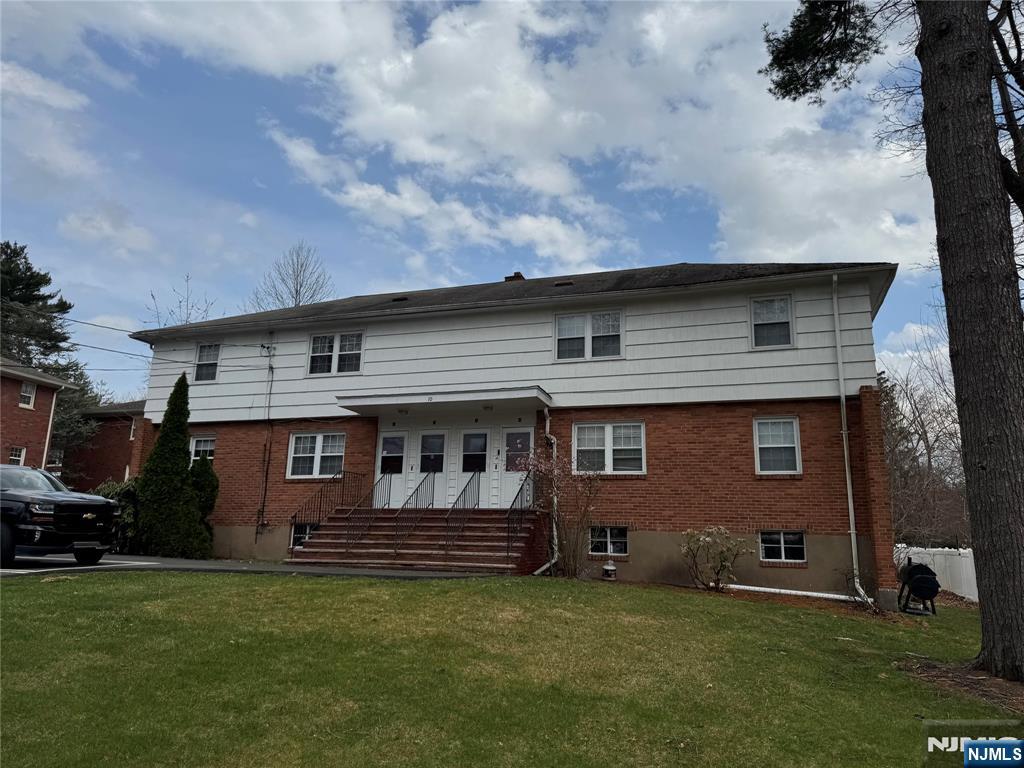 Rental Property at 10 Engle St 1, Tenafly, New Jersey - Bedrooms: 2 
Bathrooms: 1 
Rooms: 4  - $2,500 MO.