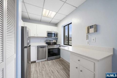 Photo of 279 Clark St #B2, Hackensack, NJ 07601 (MLS # 25043690)