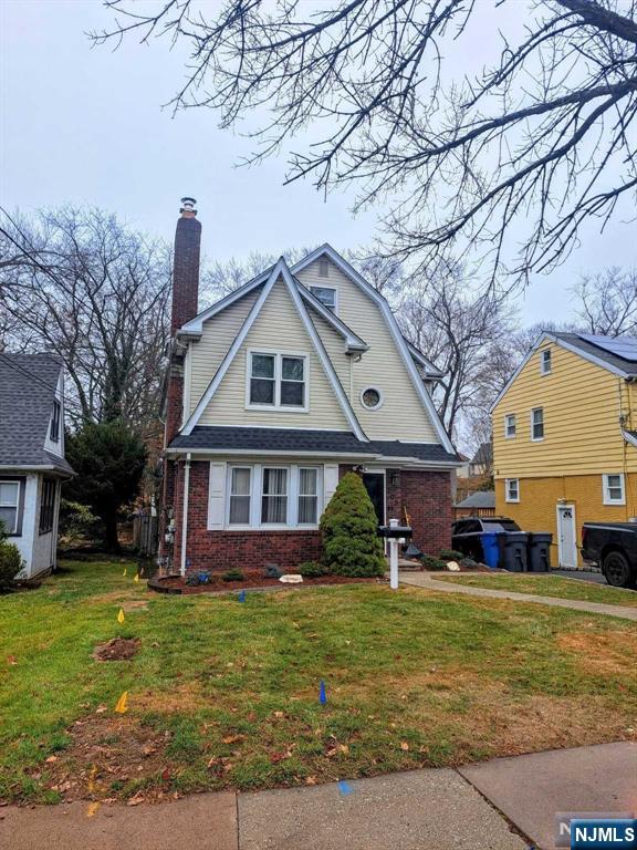 205 Everett Pl 2Fl, Englewood, New Jersey - 3 Bedrooms  
1 Bathrooms  
6 Rooms - 