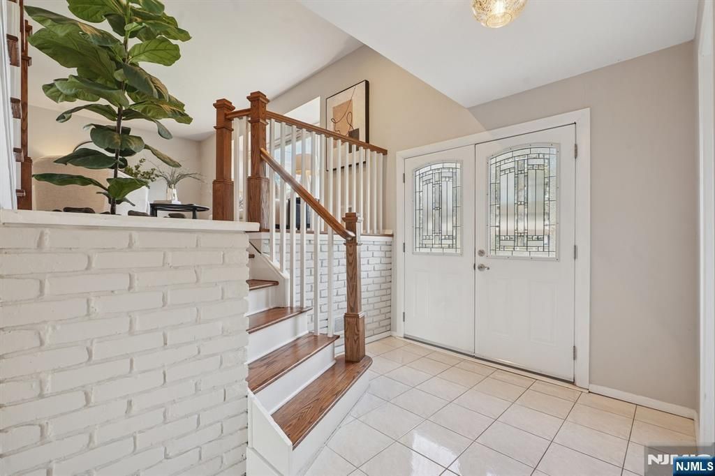 Photo of 4 Ellis Road, West Caldwell, NJ 07006 (MLS # 25036695)