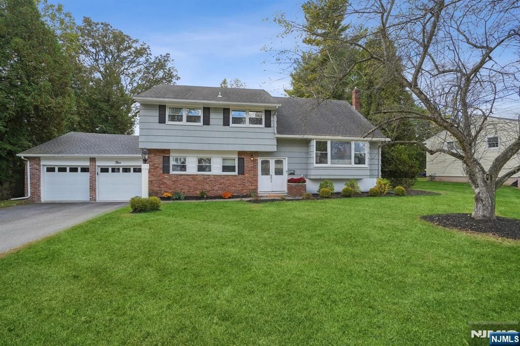 Photo of 4 Ellis Road, West Caldwell, NJ 07006 (MLS # 25036695)