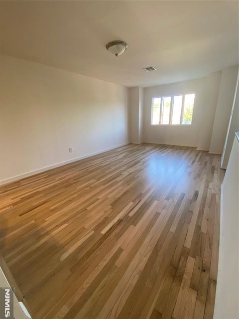 MLS: 25016082
