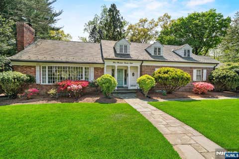 Photo of 328 Ridgewood Ave, Ridgewood Village, NJ 07450 (MLS # 26031519)