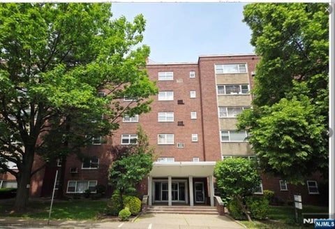 Photo of 1575 Center Avenue #5F, Fort Lee, NJ 07024 (MLS # 26023082)