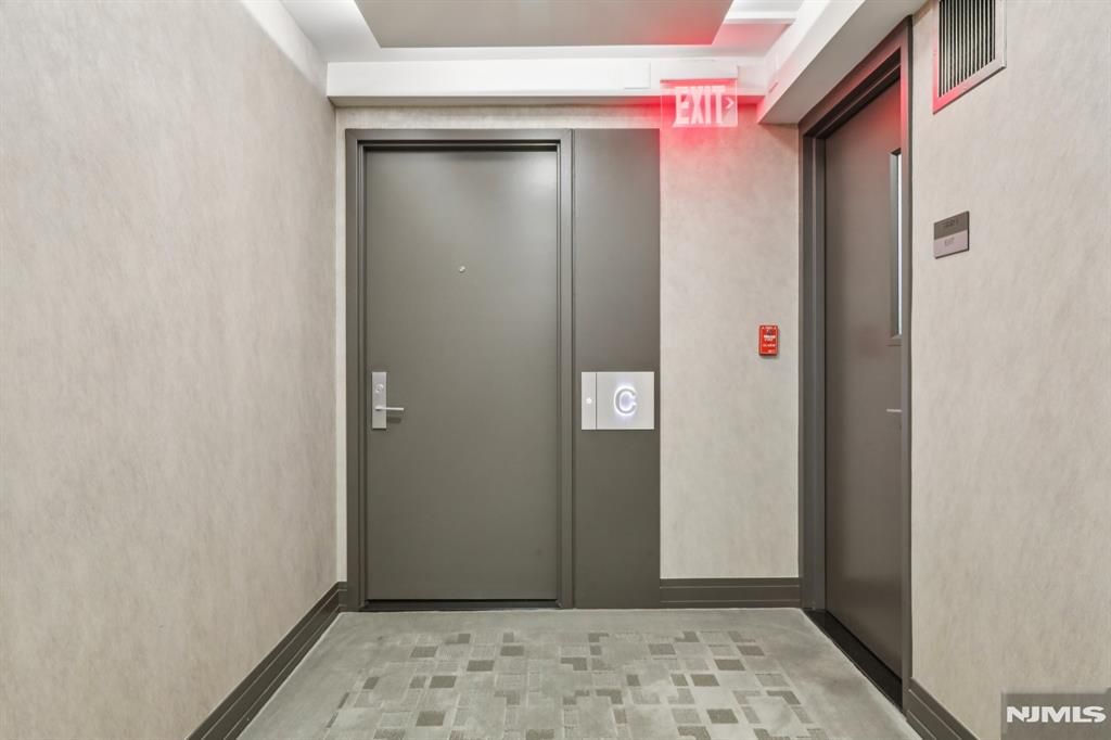 Photo of 1500 Palisade Avenue #27C, Fort Lee, NJ 07024 (MLS # 25035114)