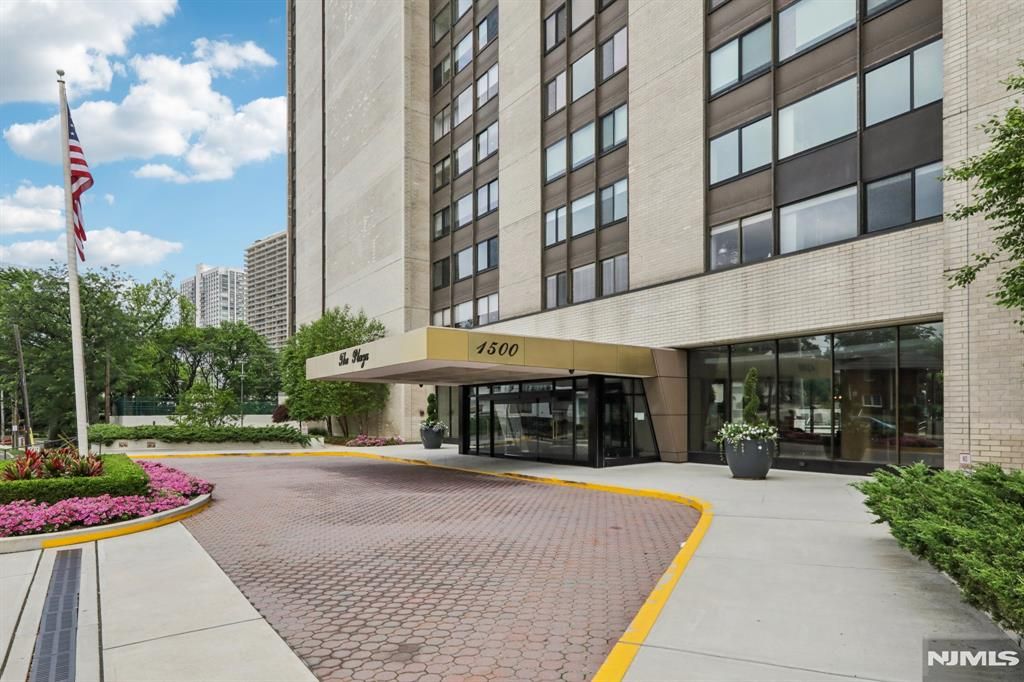 Photo of 1500 Palisade Avenue #27C, Fort Lee, NJ 07024 (MLS # 25035114)