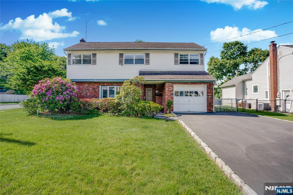 Property for Sale at 73 White Beeches Drive, Dumont, New Jersey - Bedrooms: 4 
Bathrooms: 3 
Rooms: 11  - $699,000