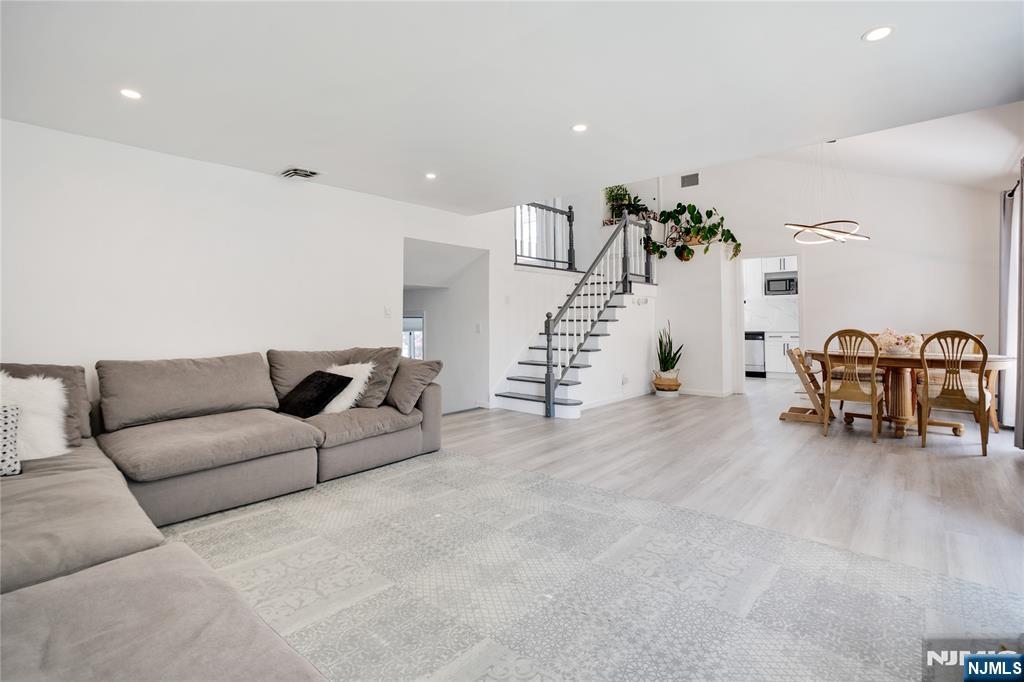 73 White Beeches Drive
