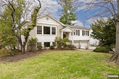 Photo of 25 Devonshire Terrace, West Orange, NJ 07052 (MLS # 26008874)