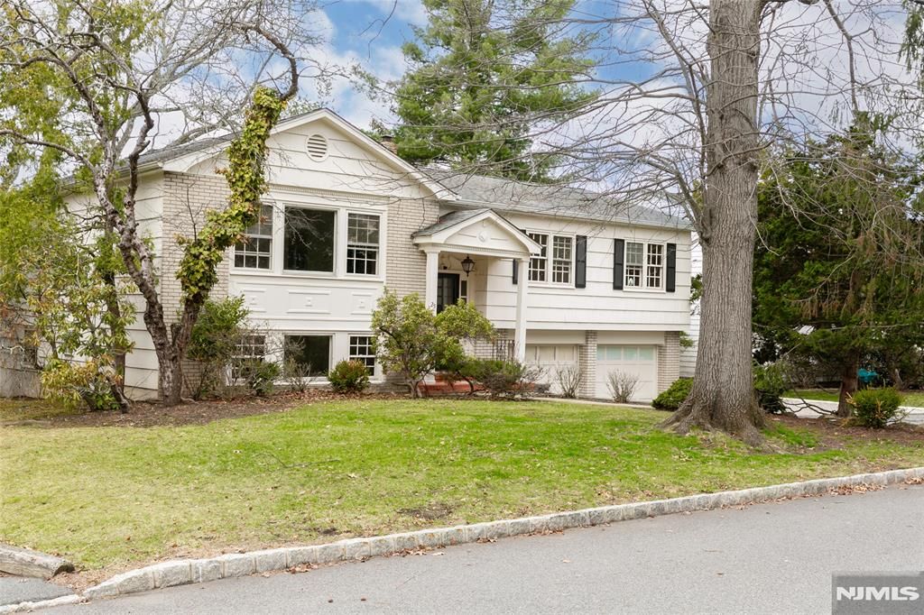 Photo of 25 Devonshire Terrace, West Orange, NJ 07052 (MLS # 26008874)