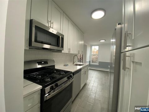 MLS: 25011974
