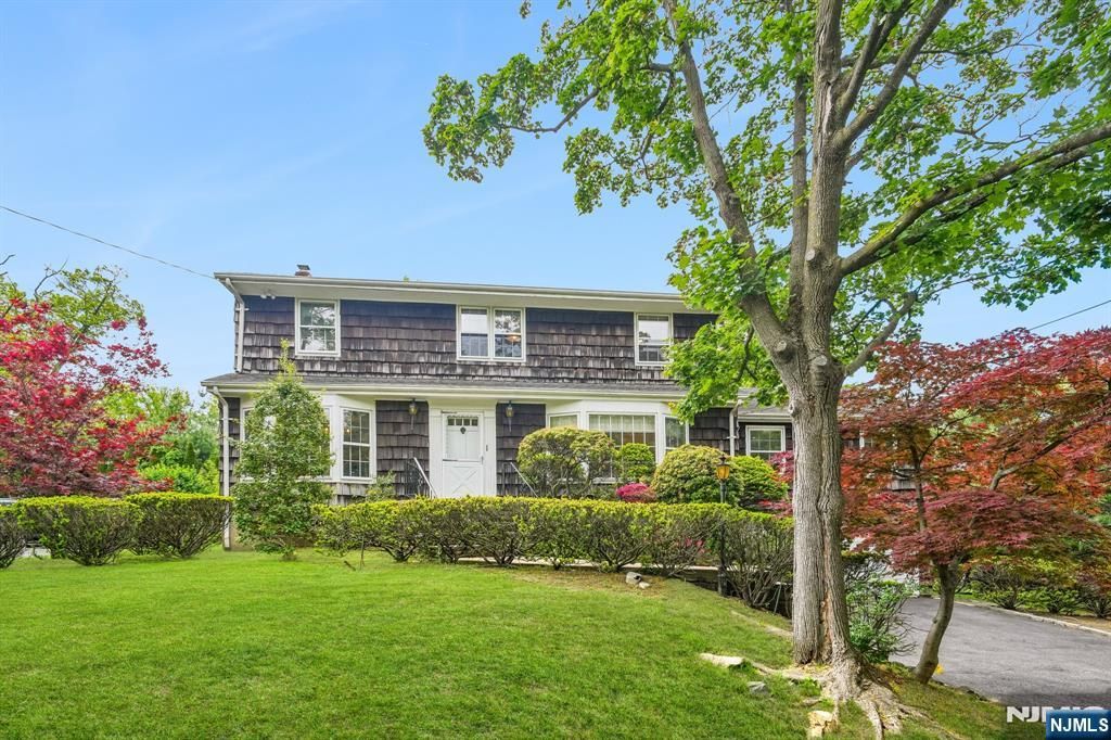 Photo of 188 Charlotte Place, Englewood Cliffs, NJ 07632 (MLS # 26018094)
