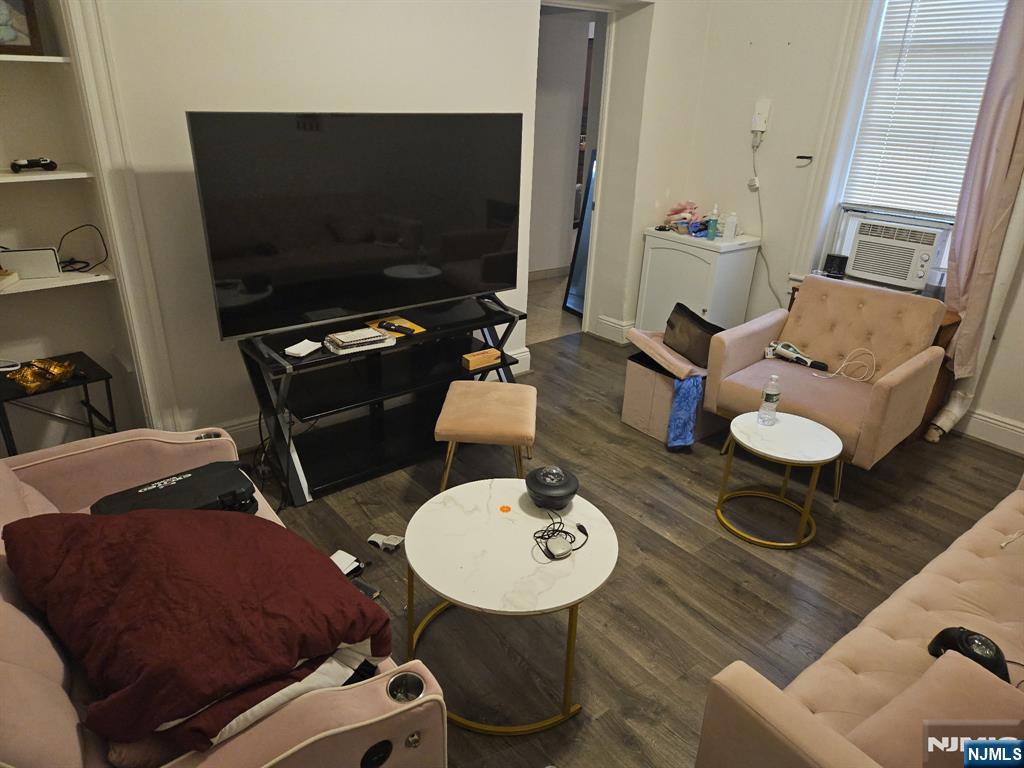 Rental Property at 208 Farnham Ave 1R, Lodi, New Jersey - Bedrooms: 2 
Bathrooms: 1 
Rooms: 3  - $2,000 MO.