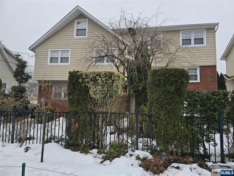 Photo of 261 Twisby Pl, Englewood, NJ 07631 (MLS # 26005432)