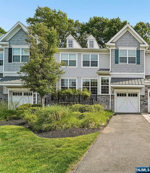 Photo of 24 Pineview Drive, Waldwick, NJ 07463 (MLS # 26021130)