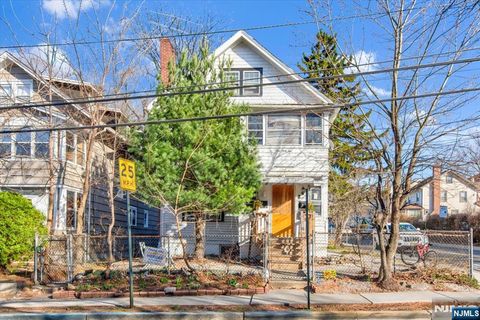 Photo of 162 Summer Street, Orange, NJ 07050 (MLS # 25009956) Photo of 162 Summer Street, Orange, NJ 07050 (MLS # 25009956)