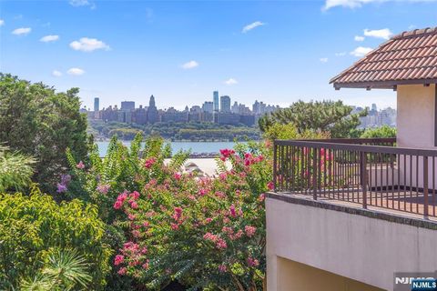 Photo of 300 Gorge Road #37, Cliffside Park, NJ 07010 (MLS # 25029534)