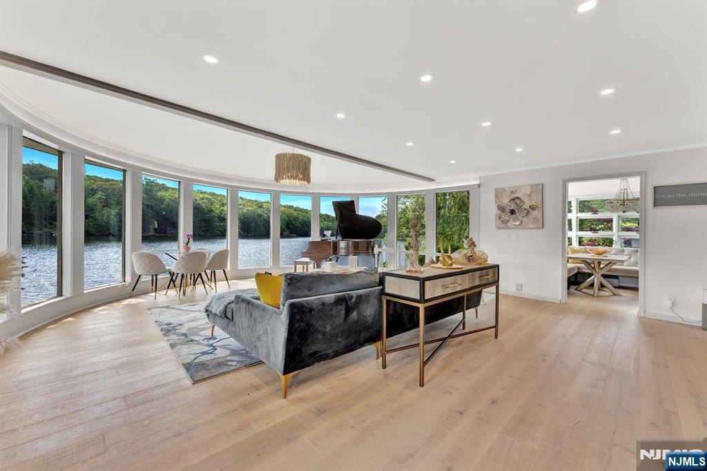 15 Shore Road
