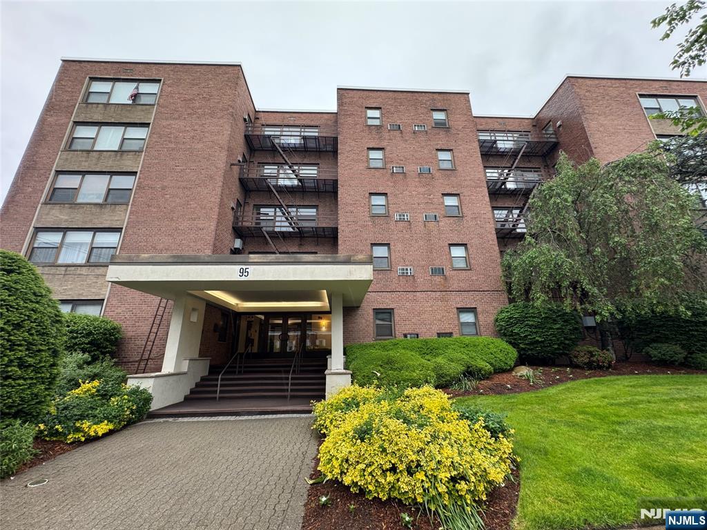 95 Orient Way 3D