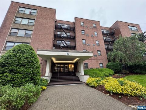 95 Orient Way 3D Rutherford NJ 07070